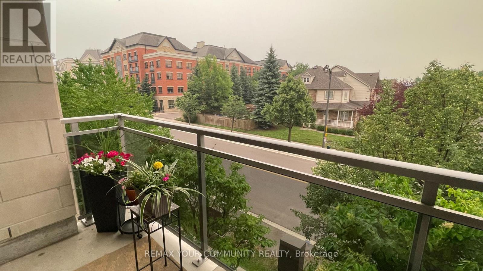 222 - 111 Civic Square Gate, Aurora, ON - Outdoor With Balcony
