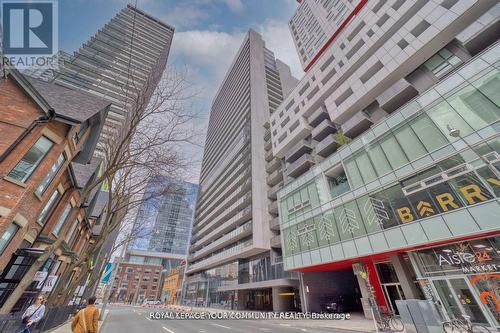 1711 - 330 RICHMOND STREET W  Toronto, ON M5V 1X2