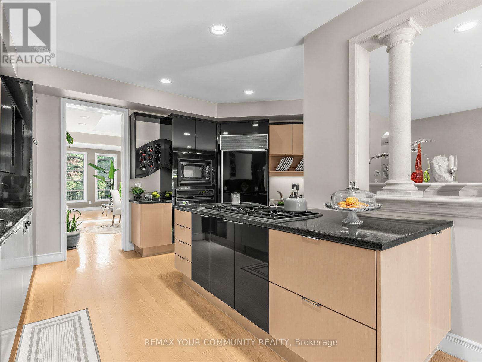 477 Old Orchard Grove, Toronto, ON - Indoor Photo Showing Kitchen