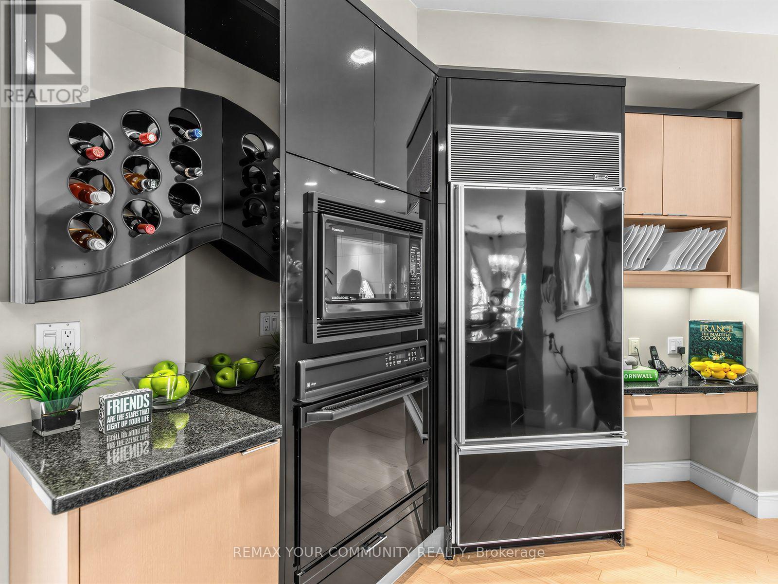 477 Old Orchard Grove, Toronto, ON - Indoor