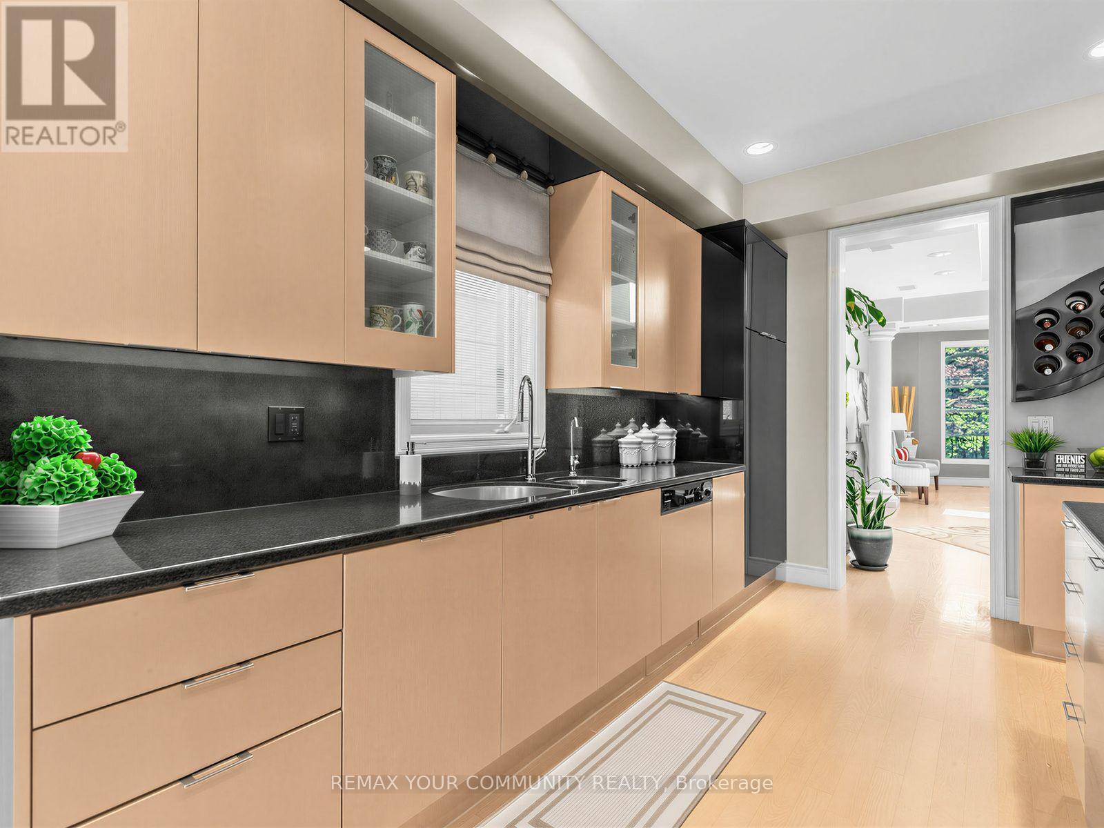 477 Old Orchard Grove, Toronto, ON - Indoor Photo Showing Kitchen