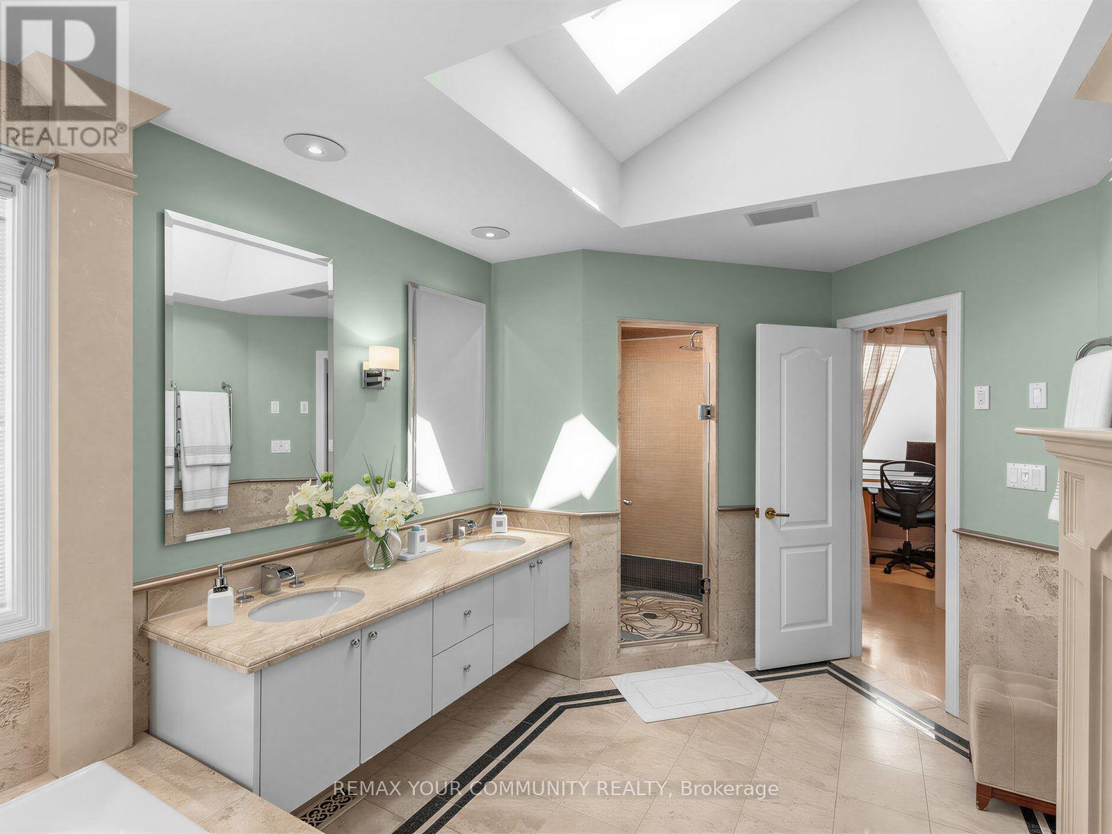 477 Old Orchard Grove, Toronto, ON - Indoor Photo Showing Bathroom