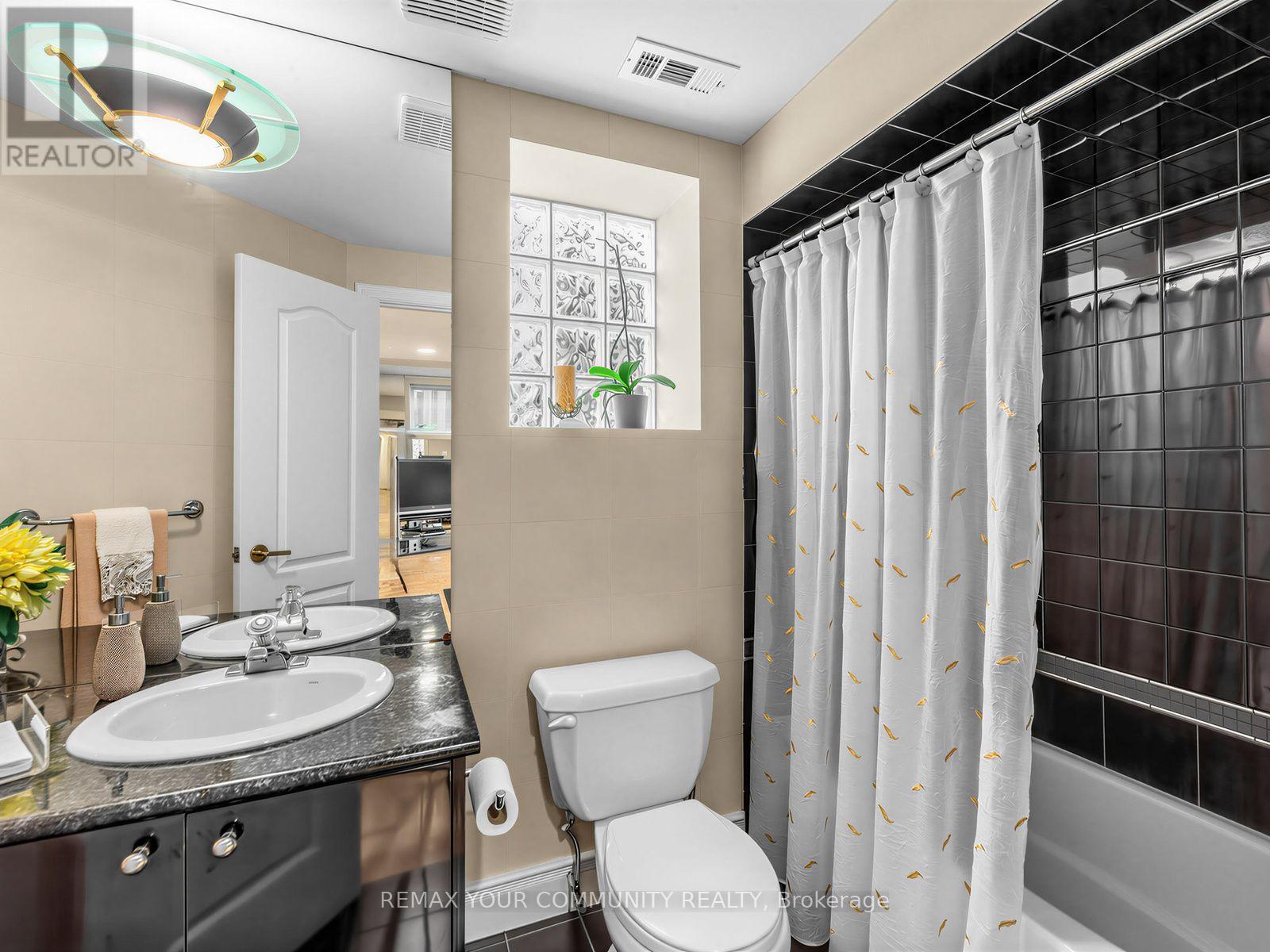 477 Old Orchard Grove, Toronto, ON - Indoor Photo Showing Bathroom
