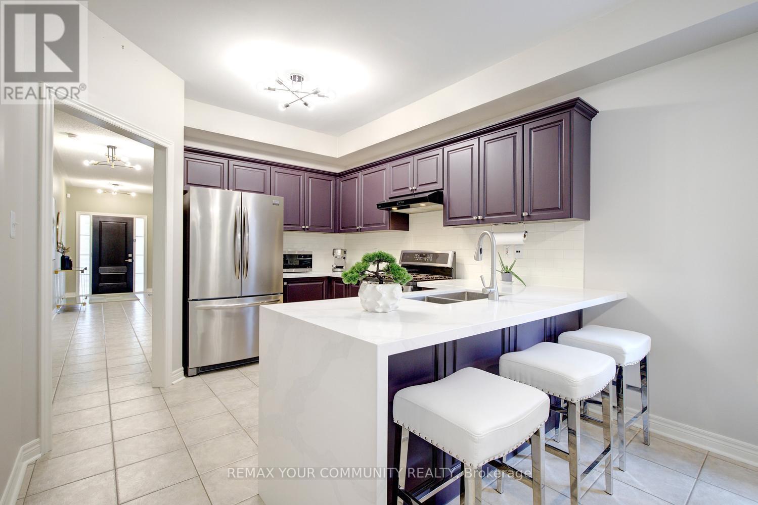 16 Westway Crescent, Vaughan, ON - Indoor Photo Showing Kitchen With Upgraded Kitchen