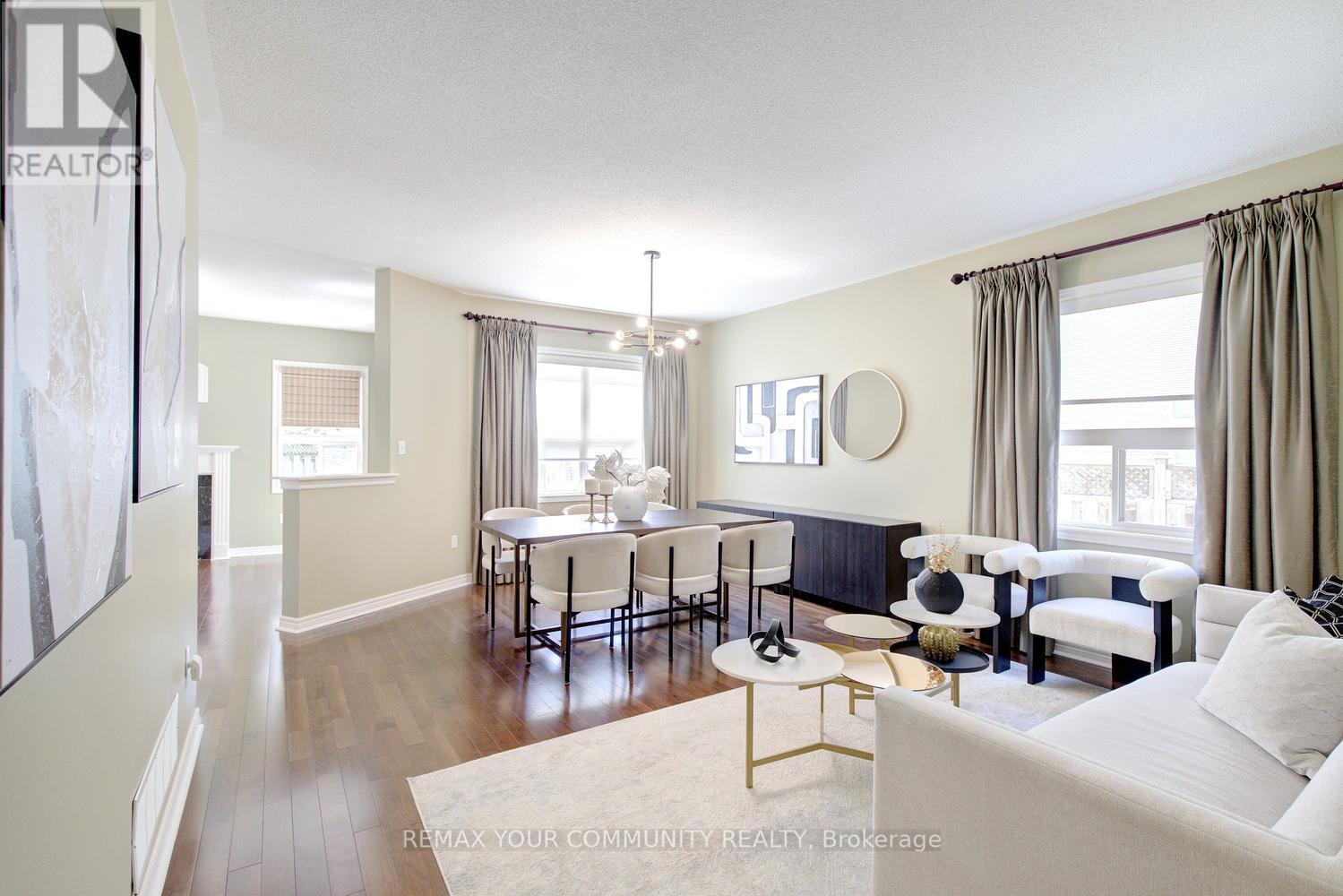 16 Westway Crescent, Vaughan, ON - Indoor Photo Showing Living Room