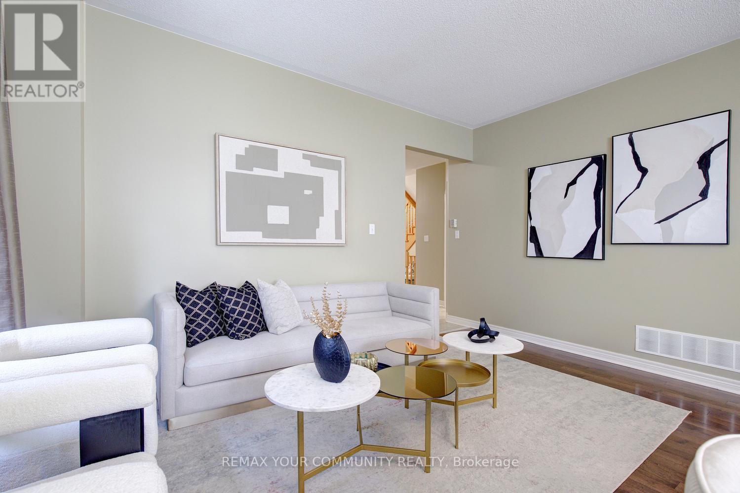 16 Westway Crescent, Vaughan, ON - Indoor Photo Showing Living Room