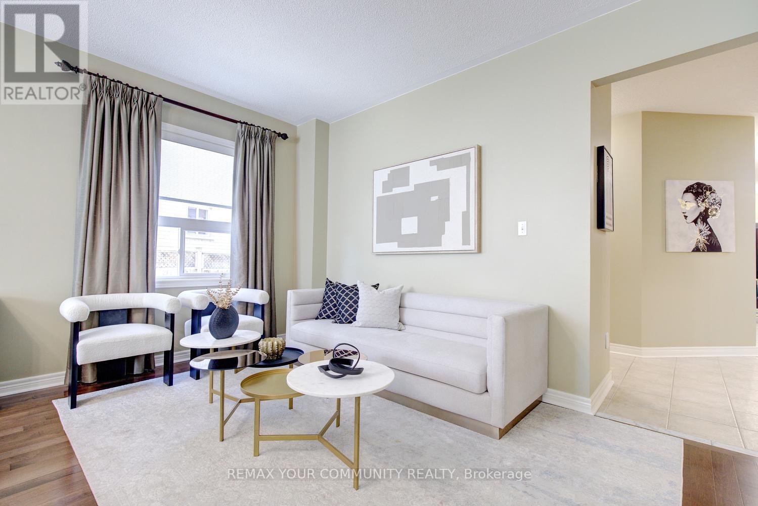 16 Westway Crescent, Vaughan, ON - Indoor Photo Showing Living Room