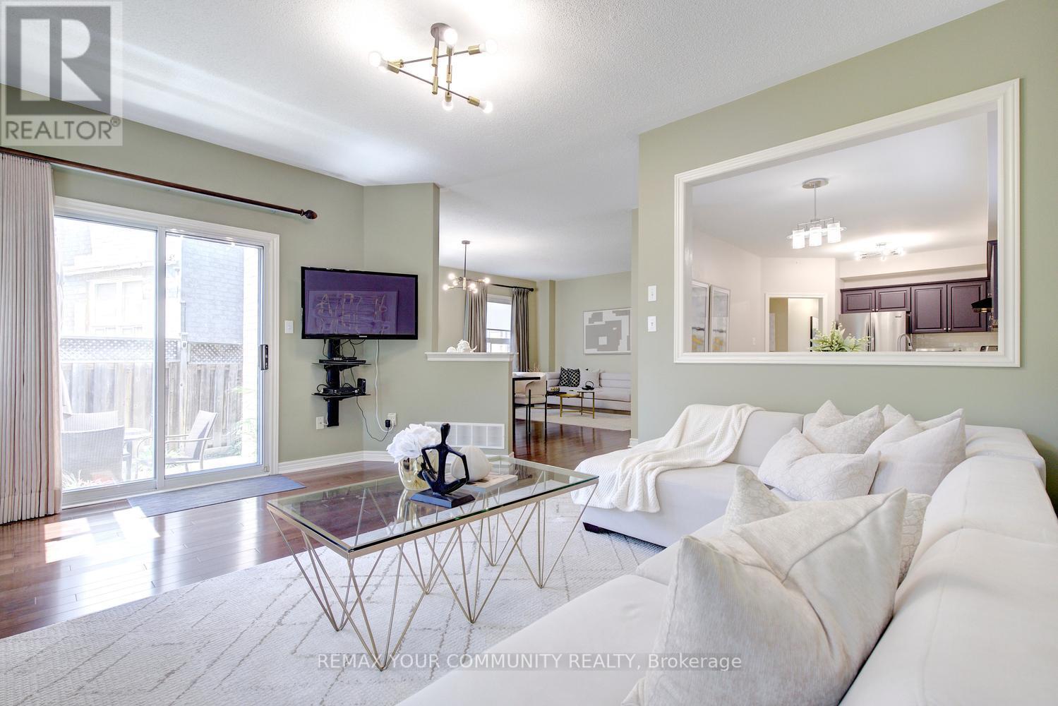 16 Westway Crescent, Vaughan, ON - Indoor Photo Showing Living Room