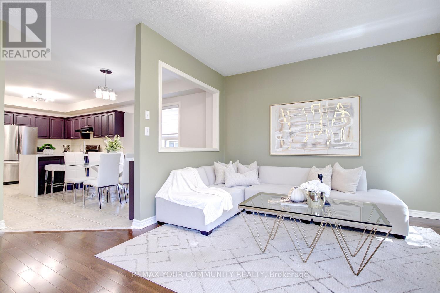 16 Westway Crescent, Vaughan, ON - Indoor Photo Showing Living Room