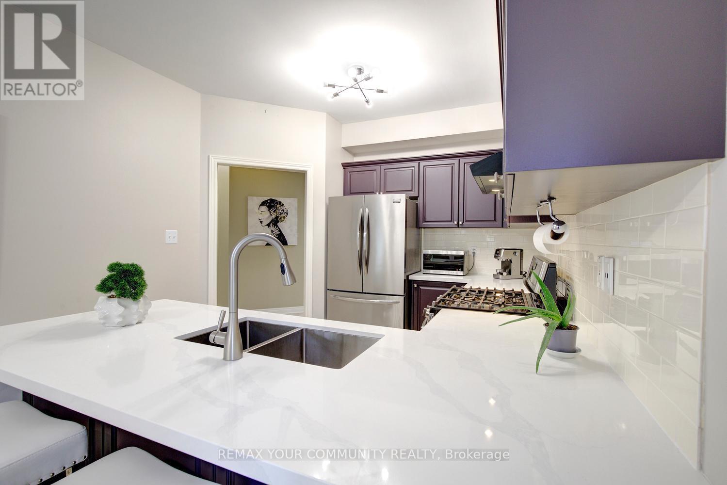 16 Westway Crescent, Vaughan, ON - Indoor Photo Showing Kitchen With Double Sink With Upgraded Kitchen