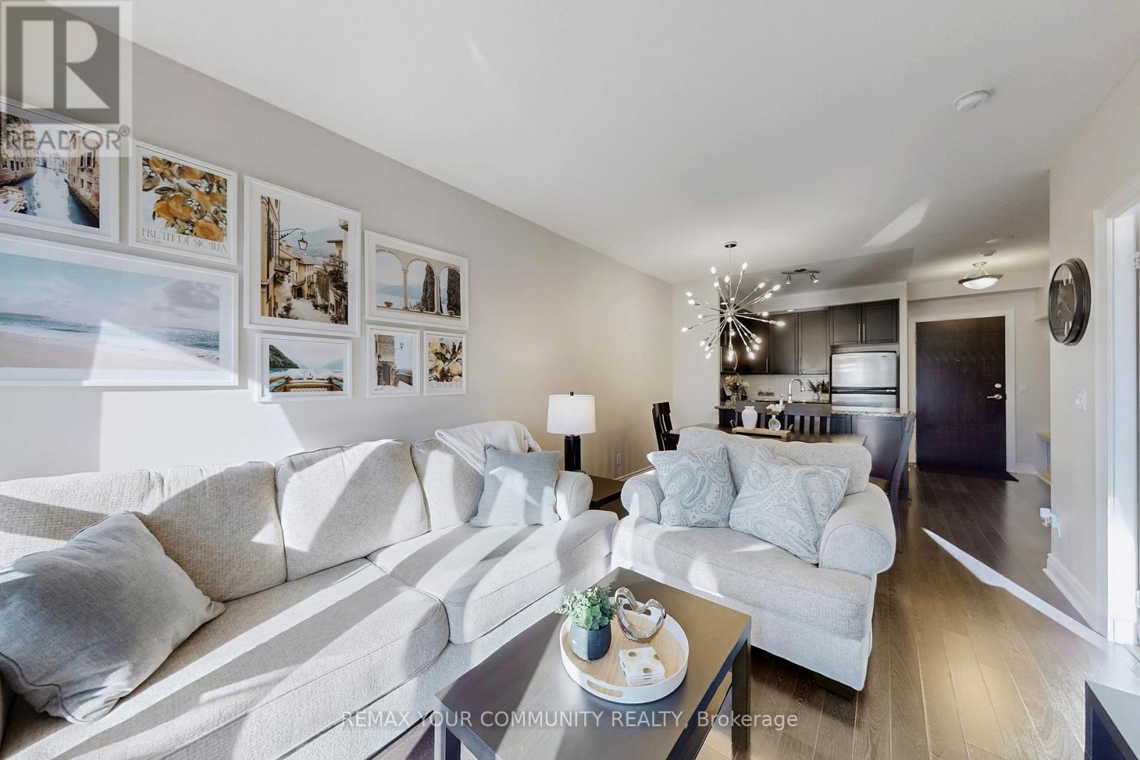 962 - 23 Cox Boulevard, Markham, ON - Indoor Photo Showing Living Room