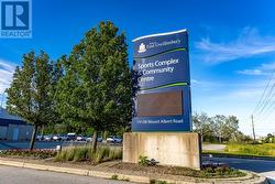 Minutes to schools, community centre, library... - 