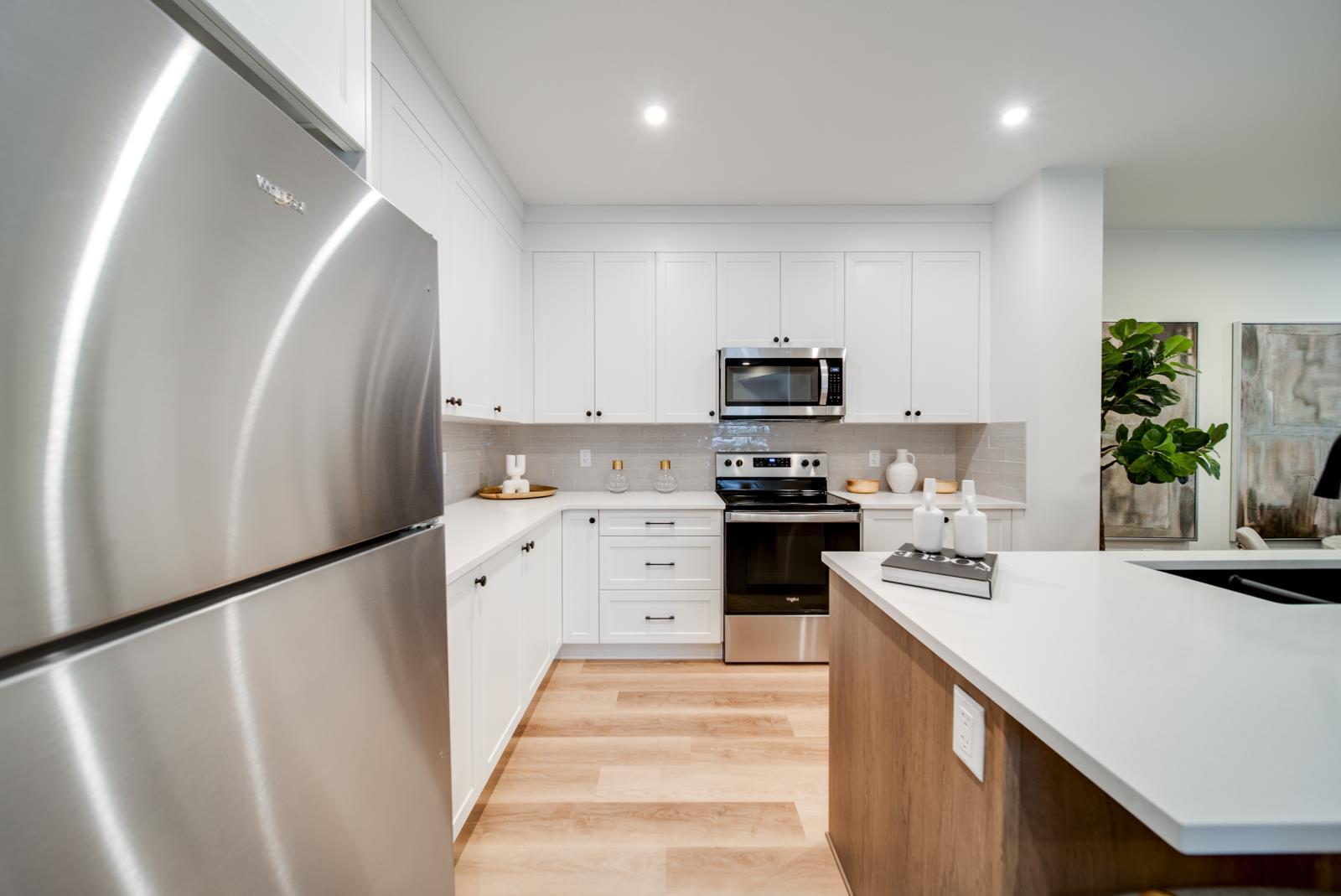 11121 62 Street, Edmonton, AB - Indoor Photo Showing Kitchen With Stainless Steel Kitchen With Double Sink With Upgraded Kitchen