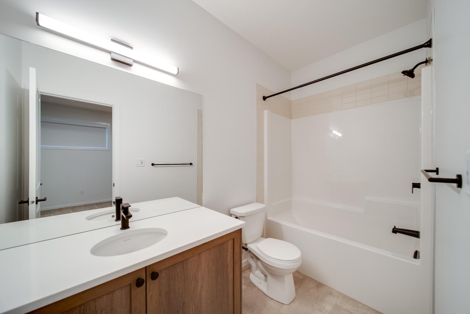 11121 62 Street, Edmonton, AB - Indoor Photo Showing Bathroom