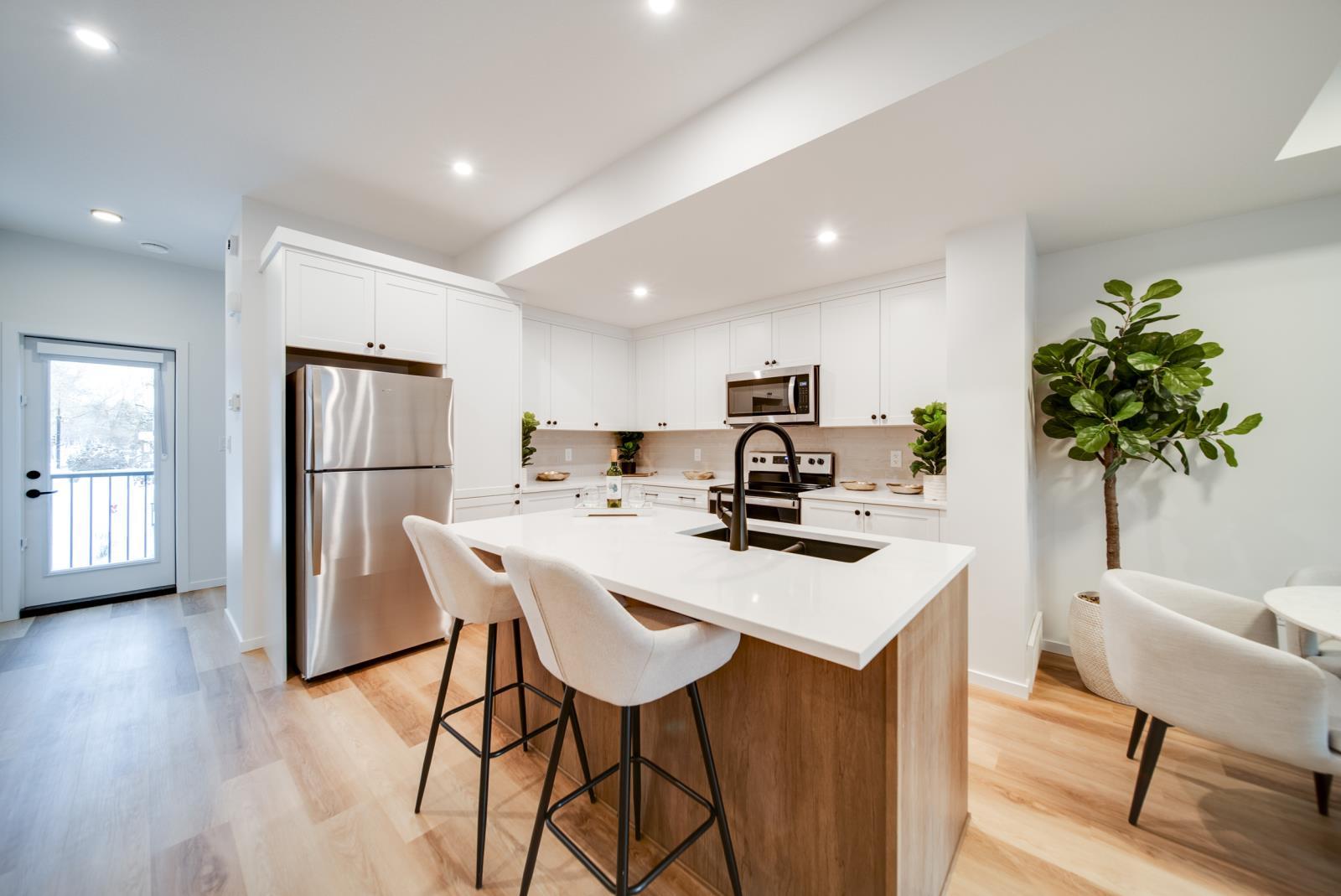 11121 62 Street, Edmonton, AB - Indoor Photo Showing Kitchen With Stainless Steel Kitchen