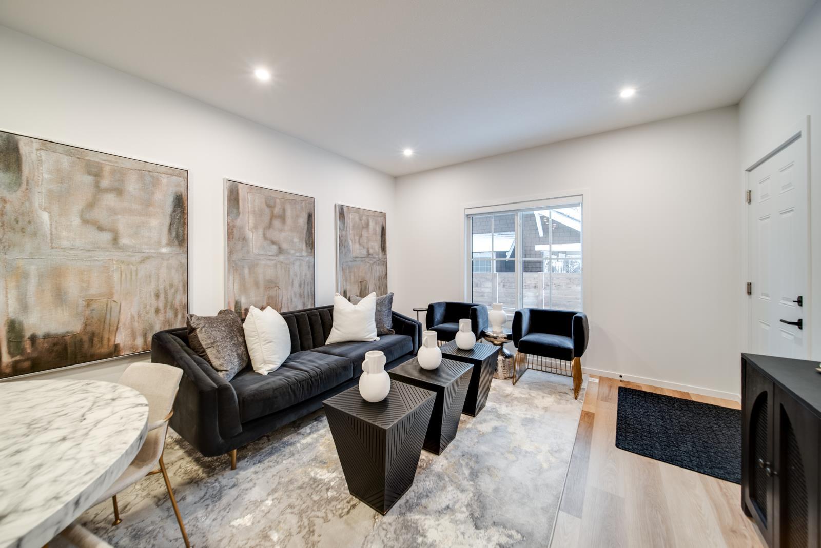11121 62 Street, Edmonton, AB - Indoor Photo Showing Living Room