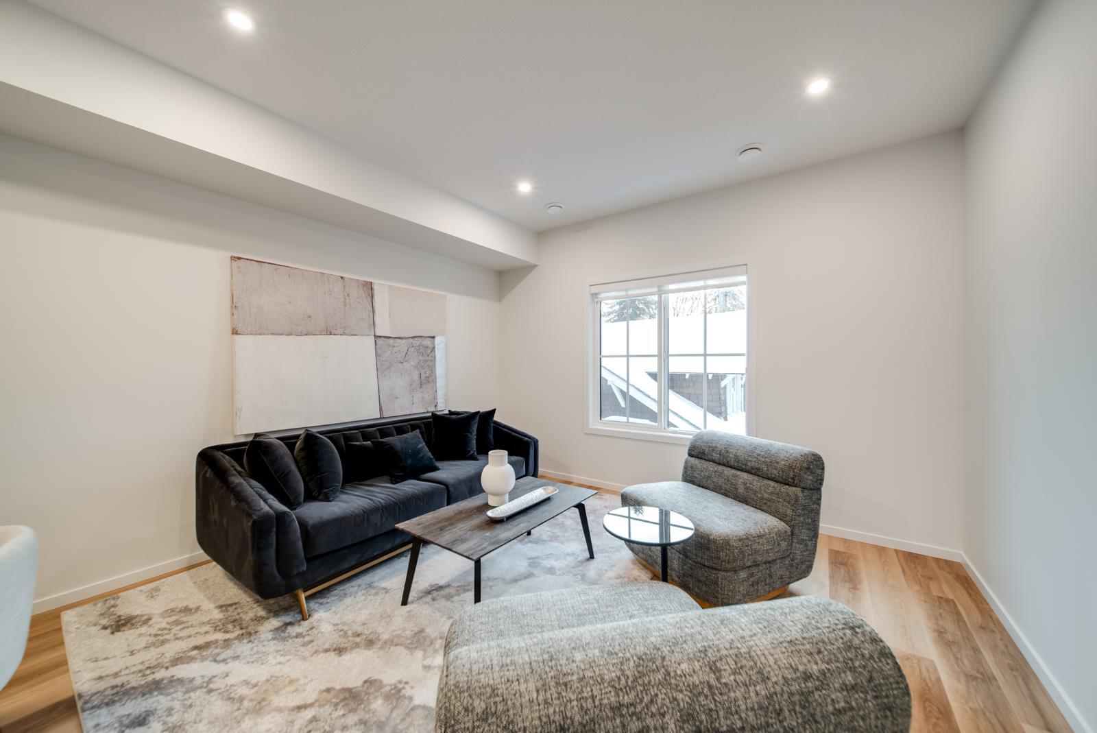 11121 62 Street, Edmonton, AB - Indoor Photo Showing Living Room