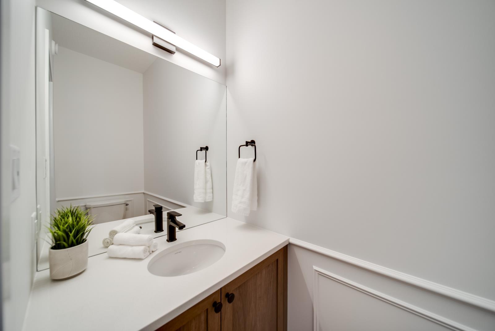 11121 62 Street, Edmonton, AB - Indoor Photo Showing Bathroom