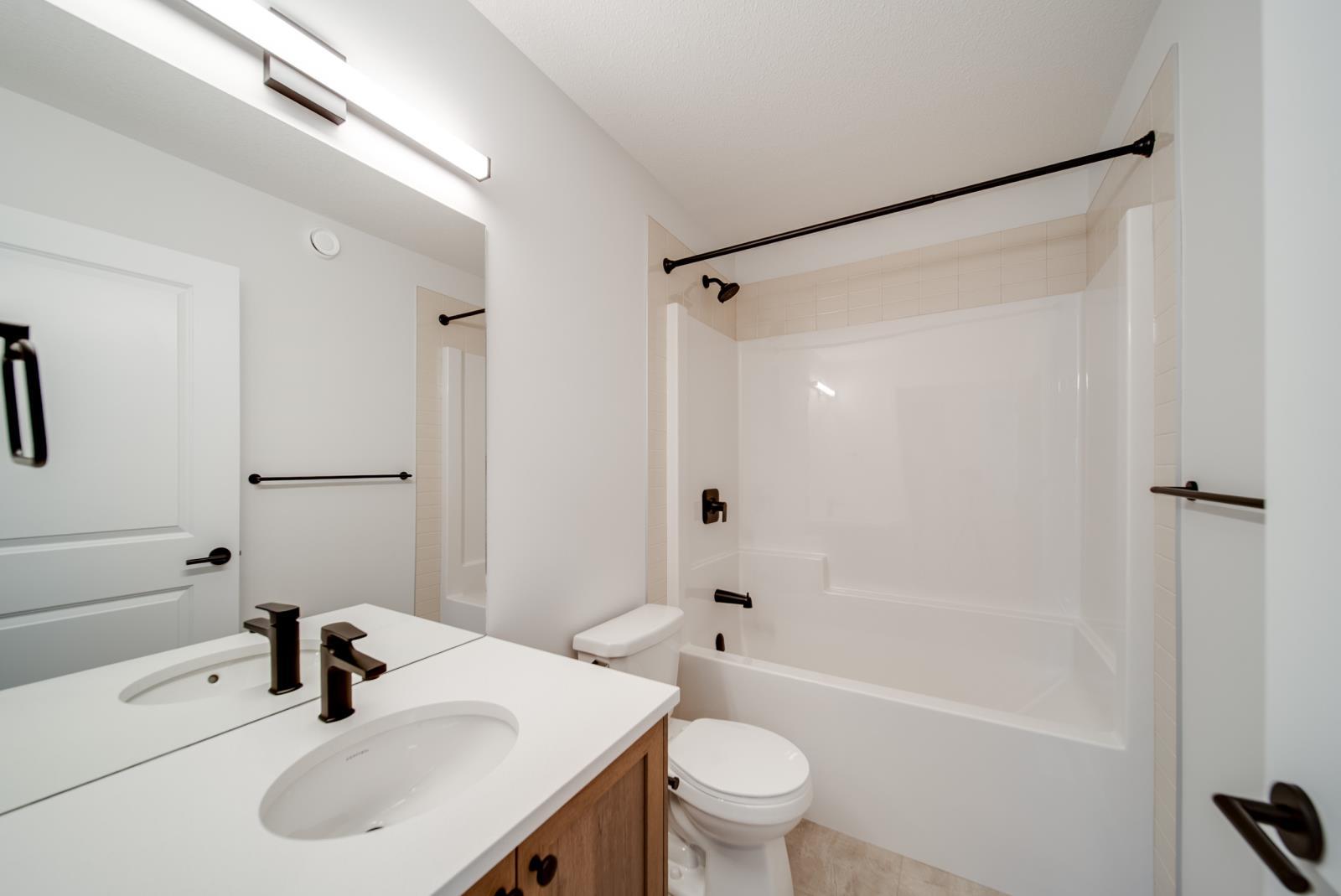 11121 62 Street, Edmonton, AB - Indoor Photo Showing Bathroom