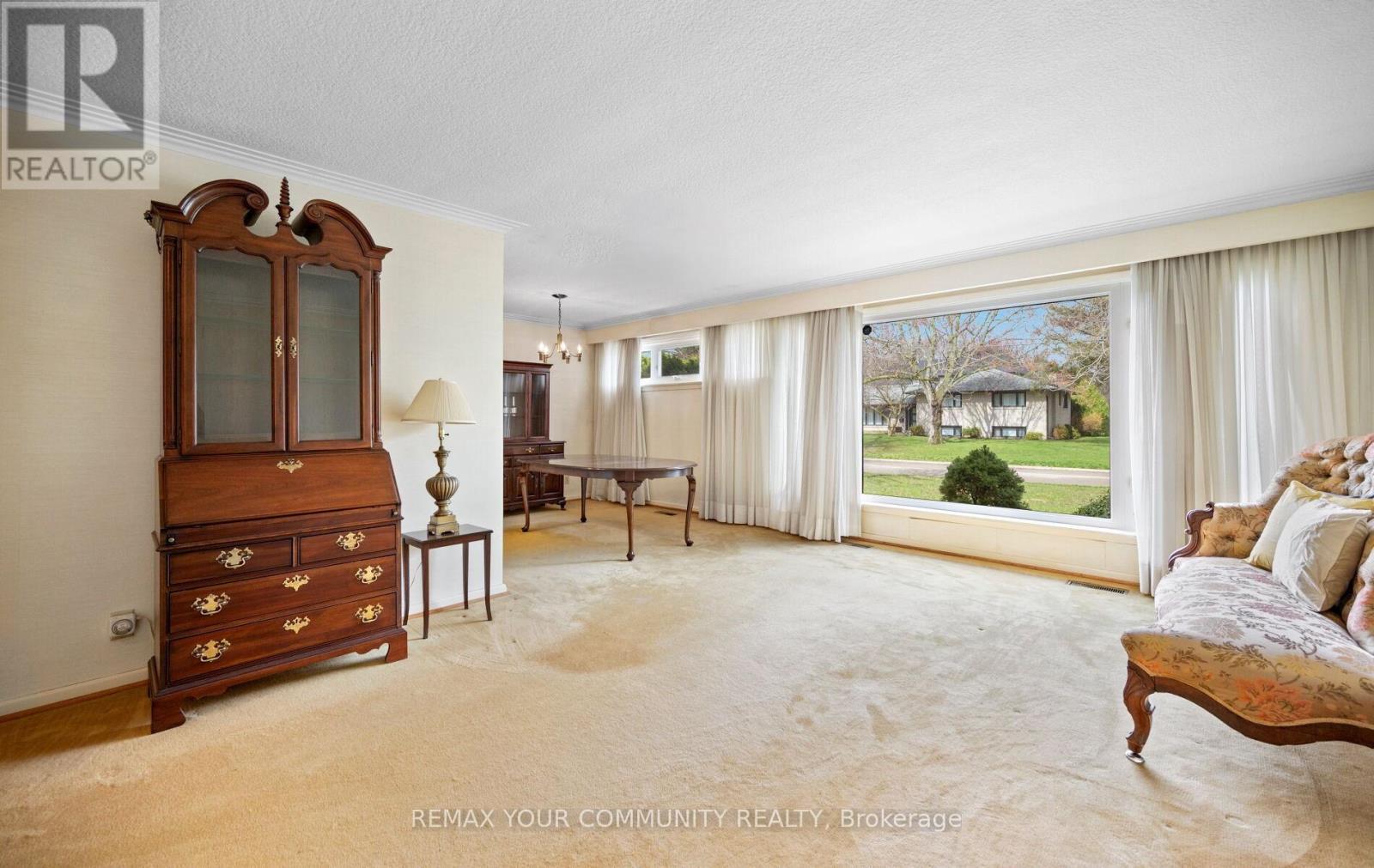 628 Shenandoah Drive, Mississauga, ON - Indoor Photo Showing Living Room