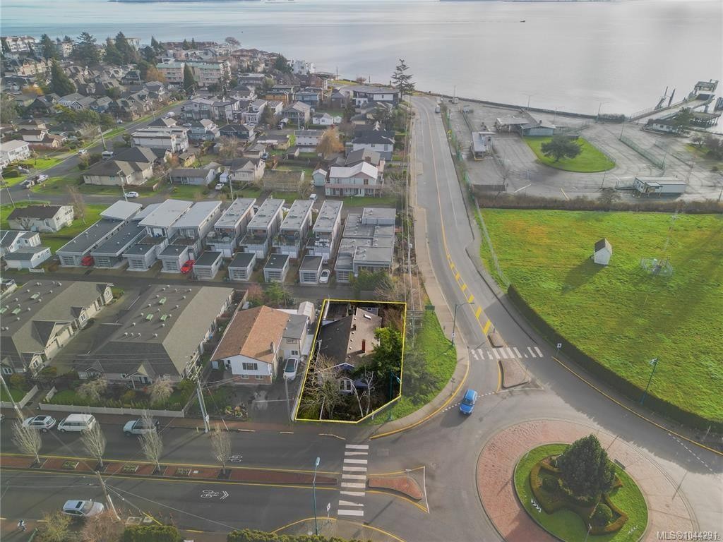 9601 Fifth St, Sidney, BC