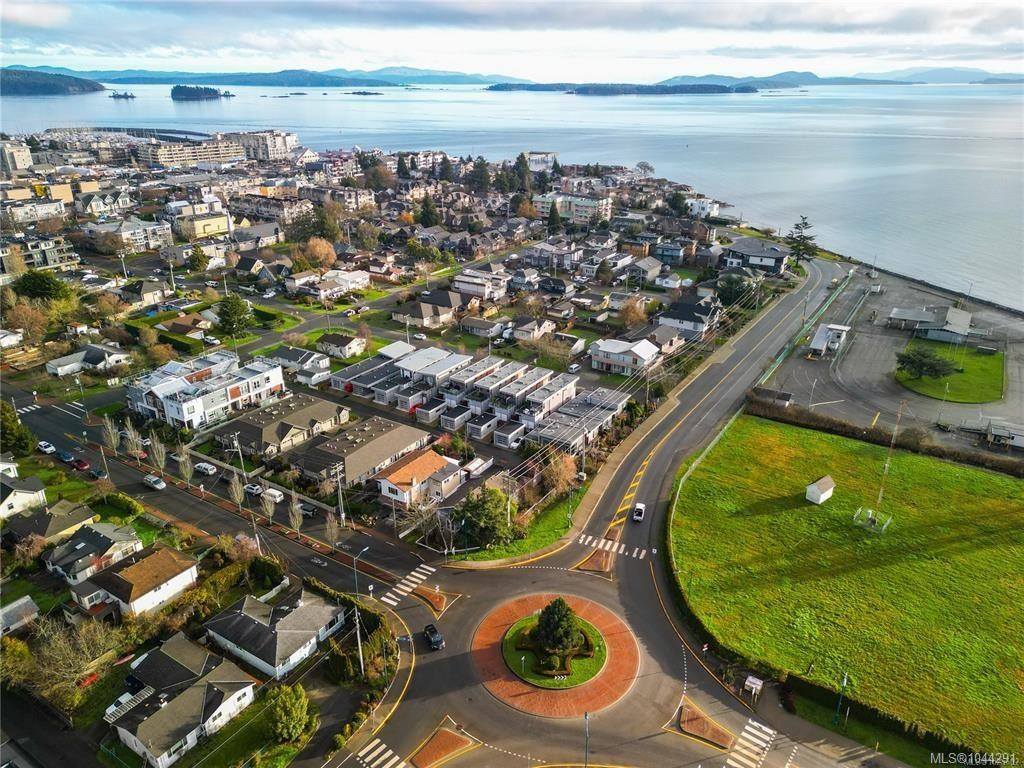 9601 Fifth St, Sidney, BC