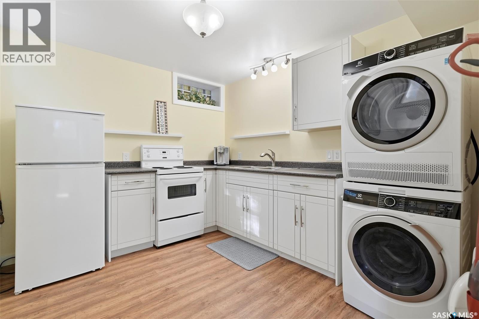 627 9Th Avenue N, Saskatoon, SK - Indoor Photo Showing Laundry Room