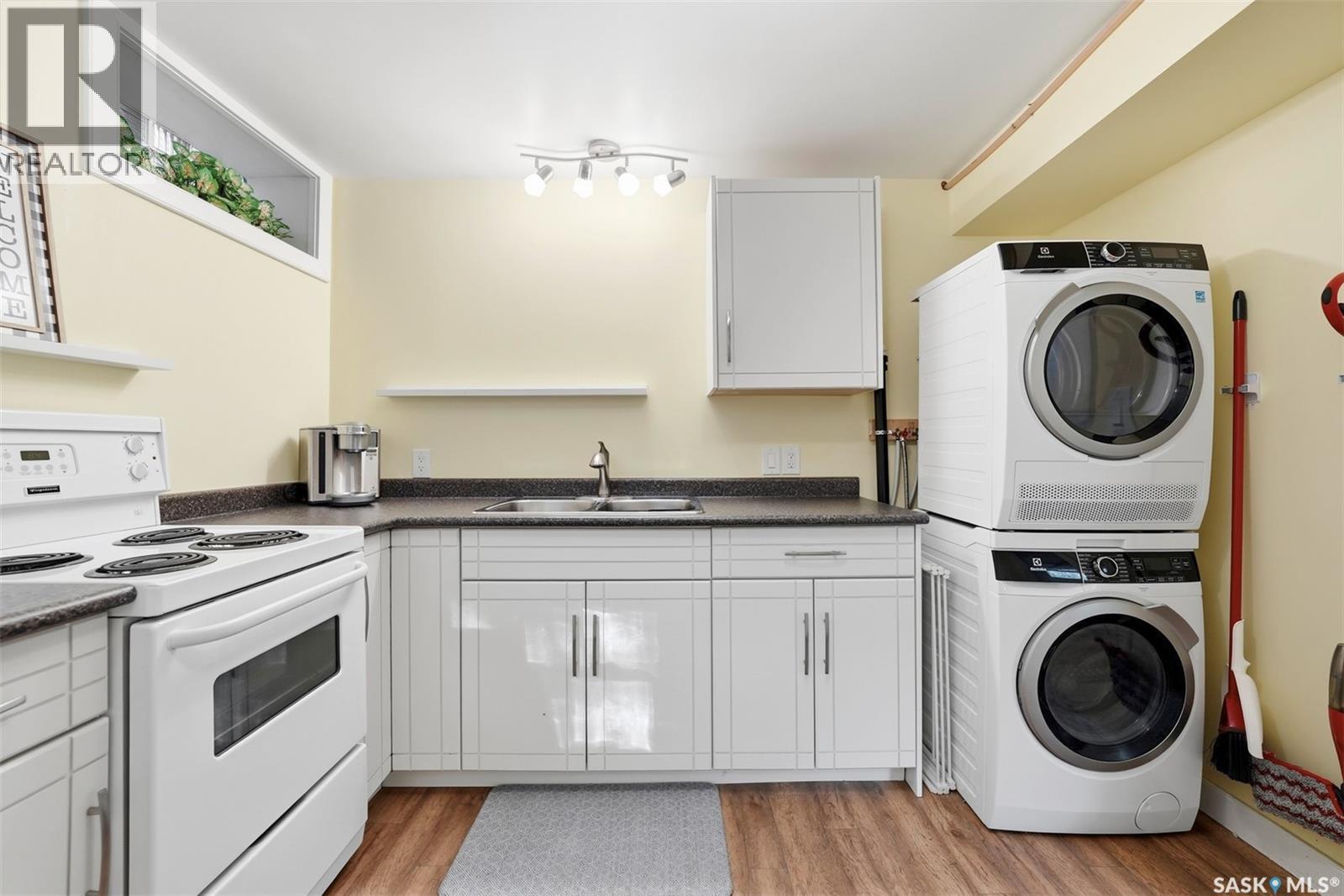 627 9Th Avenue N, Saskatoon, SK - Indoor Photo Showing Laundry Room