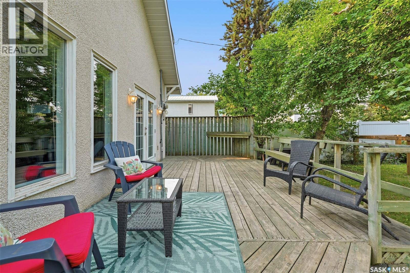 627 9Th Avenue N, Saskatoon, SK - Outdoor With Deck Patio Veranda With Exterior