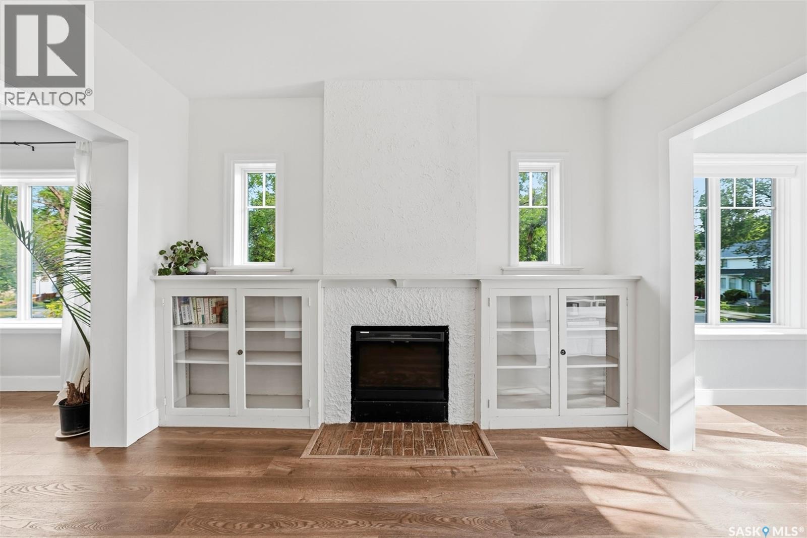 627 9Th Avenue N, Saskatoon, SK - Indoor With Fireplace