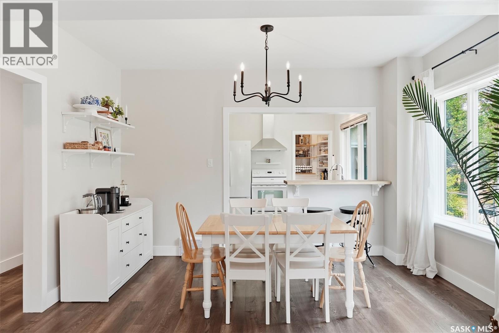 627 9Th Avenue N, Saskatoon, SK - Indoor Photo Showing Dining Room