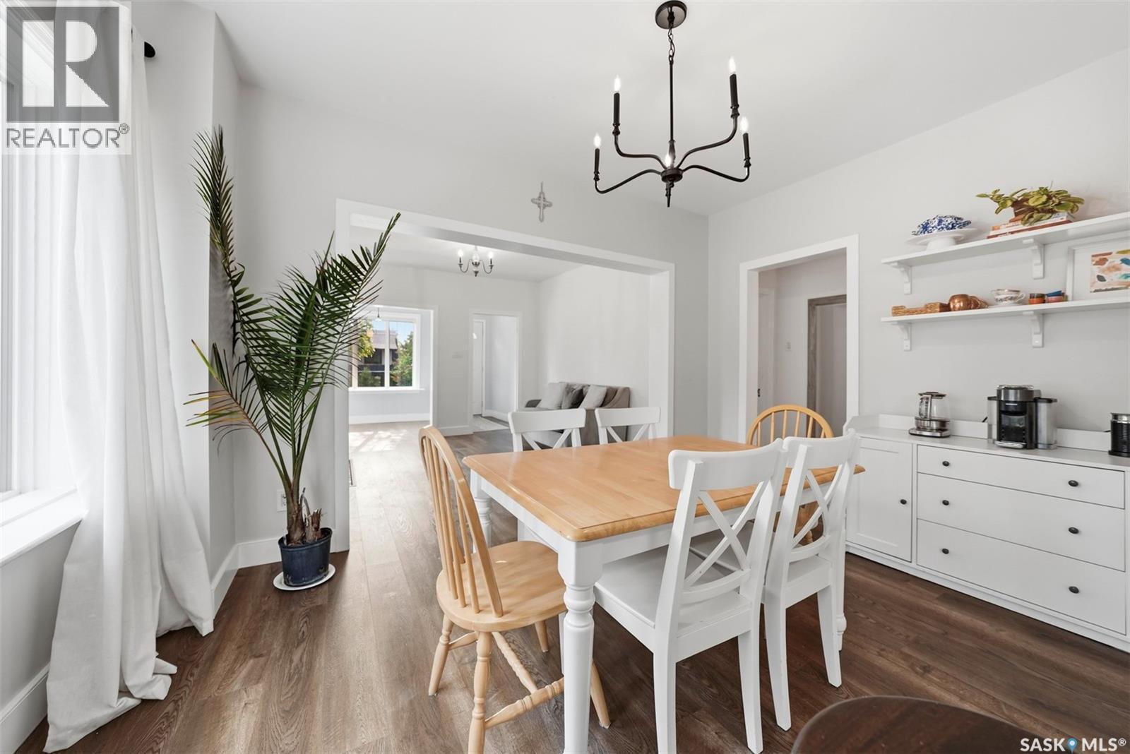 627 9Th Avenue N, Saskatoon, SK - Indoor Photo Showing Dining Room