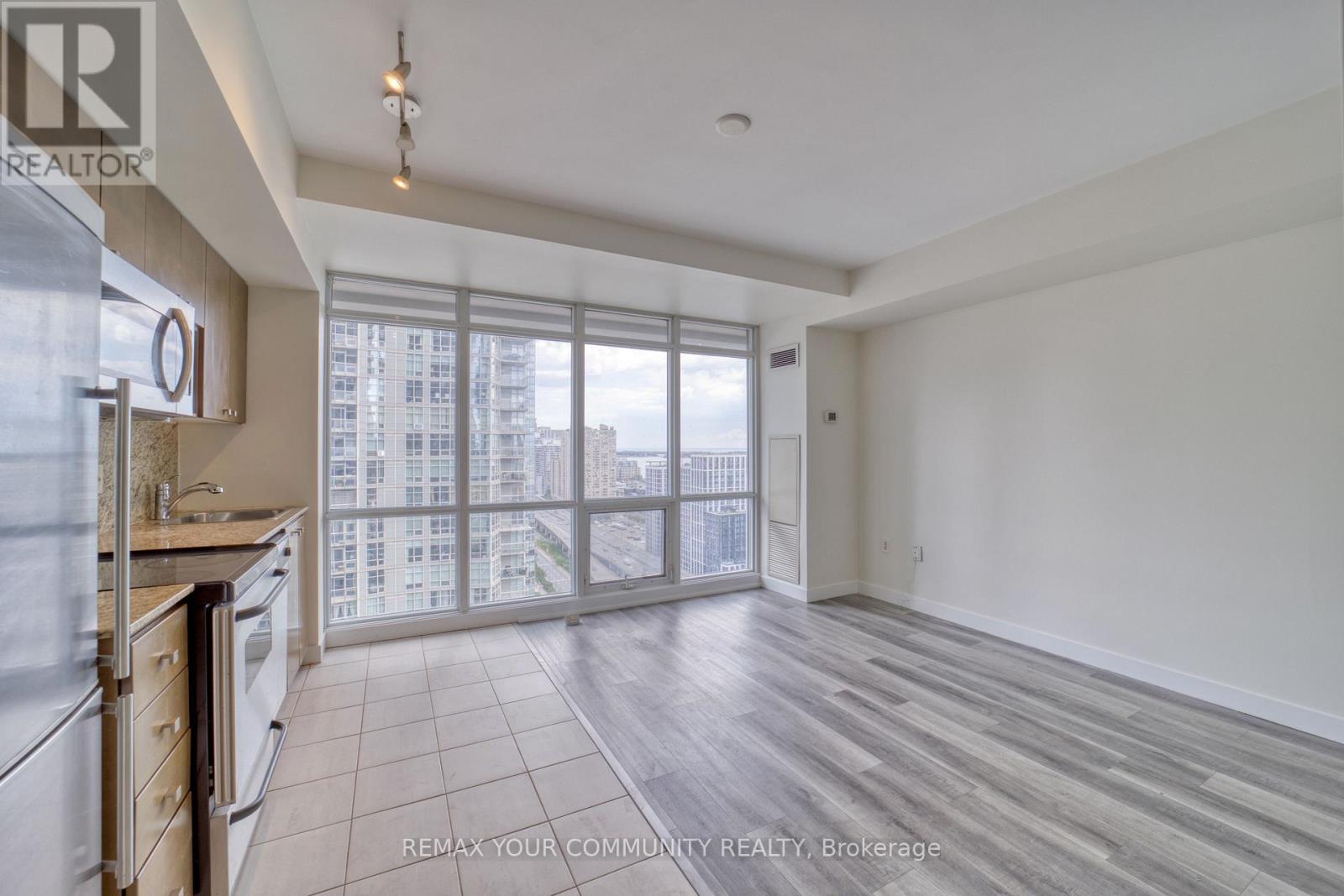 2809 - 11 Brunel Court, Toronto, ON - Indoor Photo Showing Kitchen