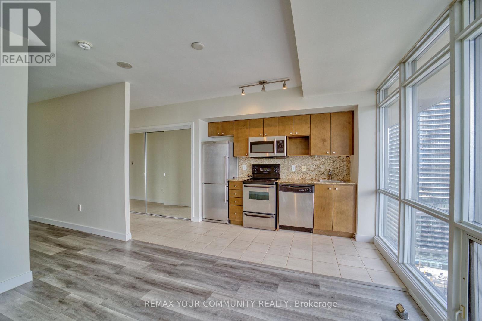 2809 - 11 Brunel Court, Toronto, ON - Indoor Photo Showing Kitchen