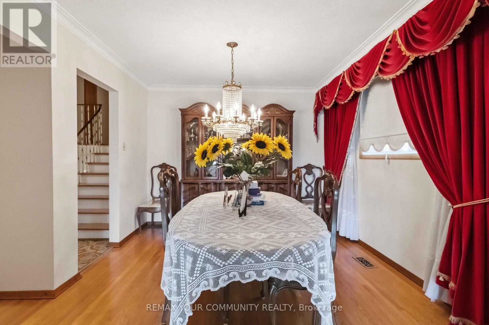 17 Harris Crescent, Vaughan, ON - Indoor Photo Showing Dining Room