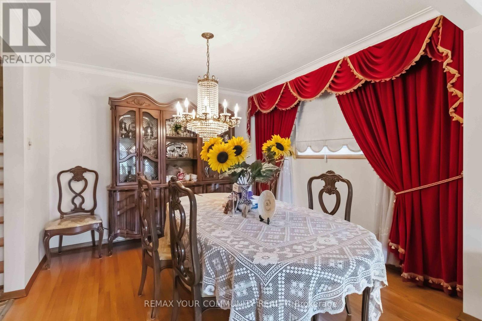 17 Harris Crescent, Vaughan, ON - Indoor Photo Showing Dining Room