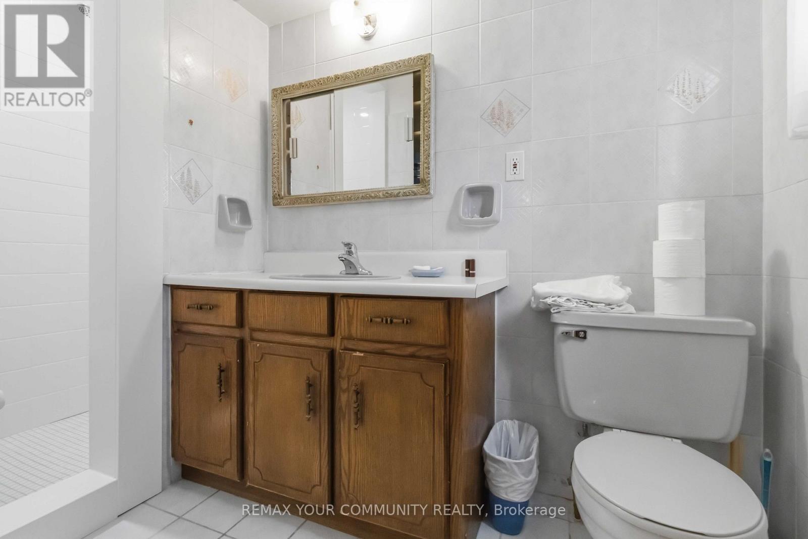 17 Harris Crescent, Vaughan, ON - Indoor Photo Showing Bathroom