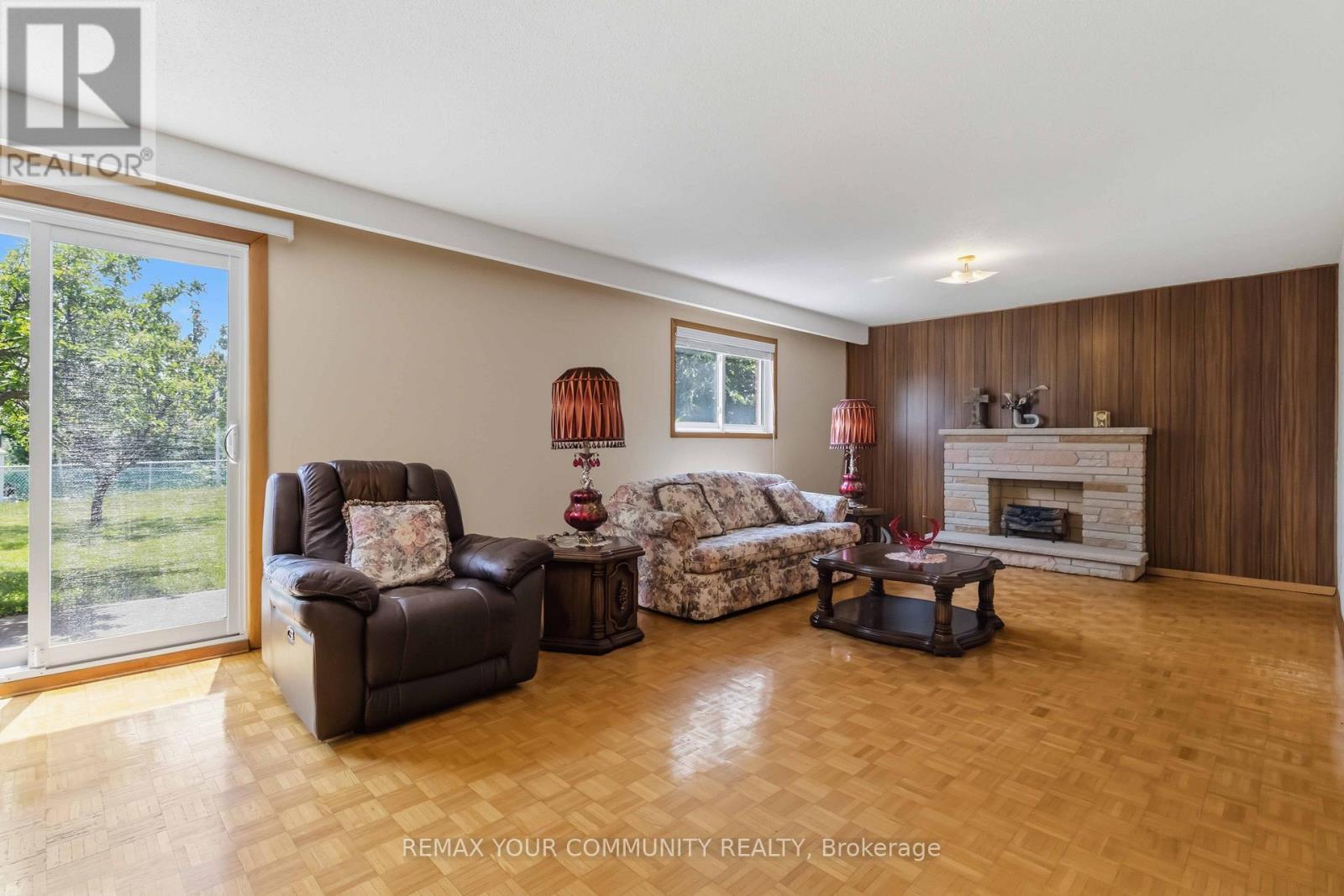 17 Harris Crescent, Vaughan, ON - Indoor Photo Showing Living Room With Fireplace