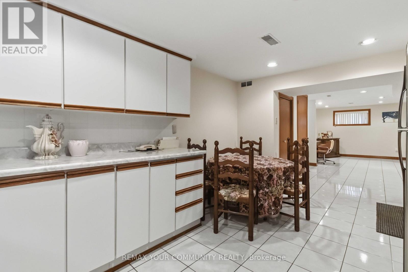 17 Harris Crescent, Vaughan, ON - Indoor