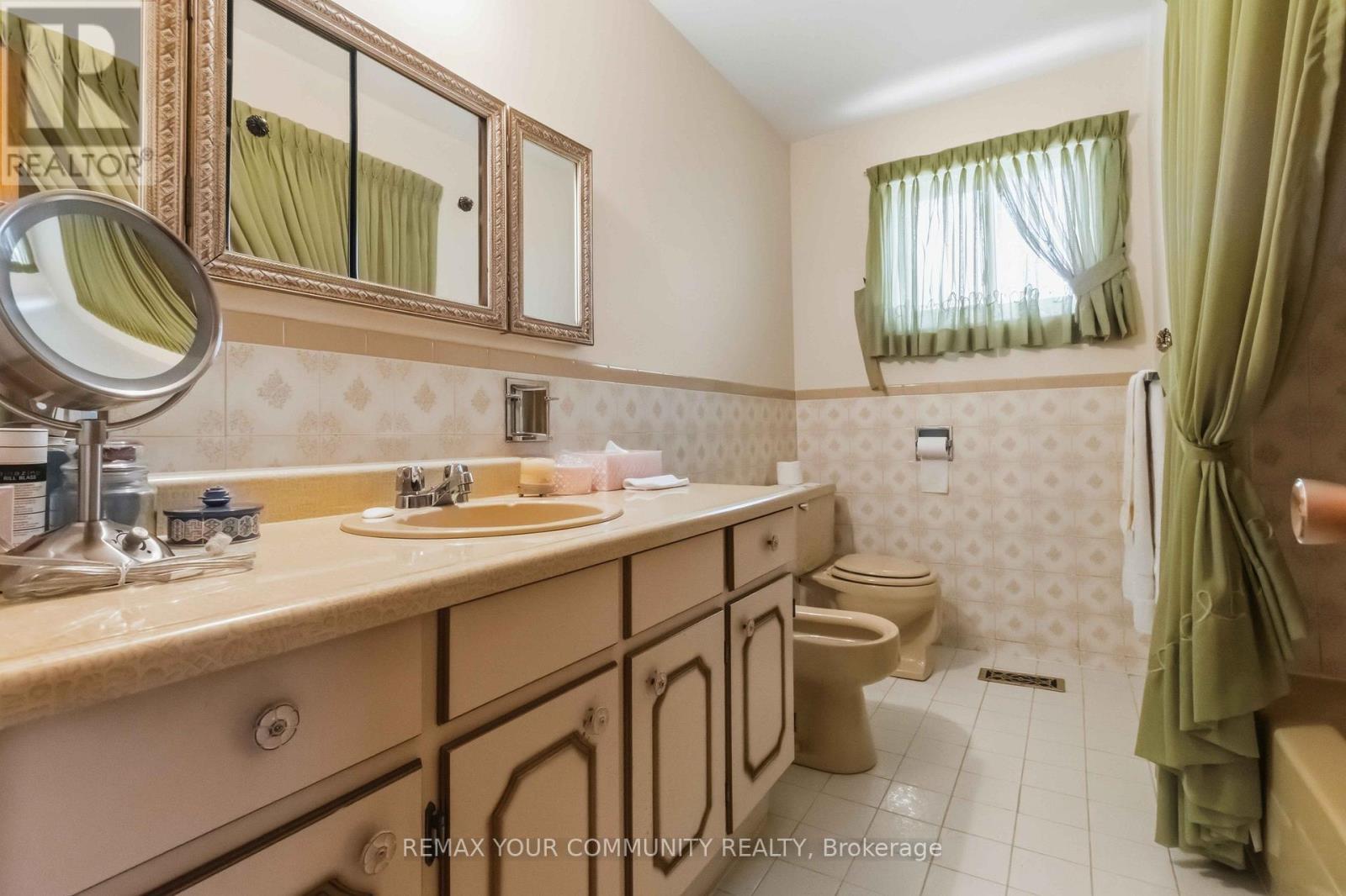 17 Harris Crescent, Vaughan, ON - Indoor Photo Showing Bathroom