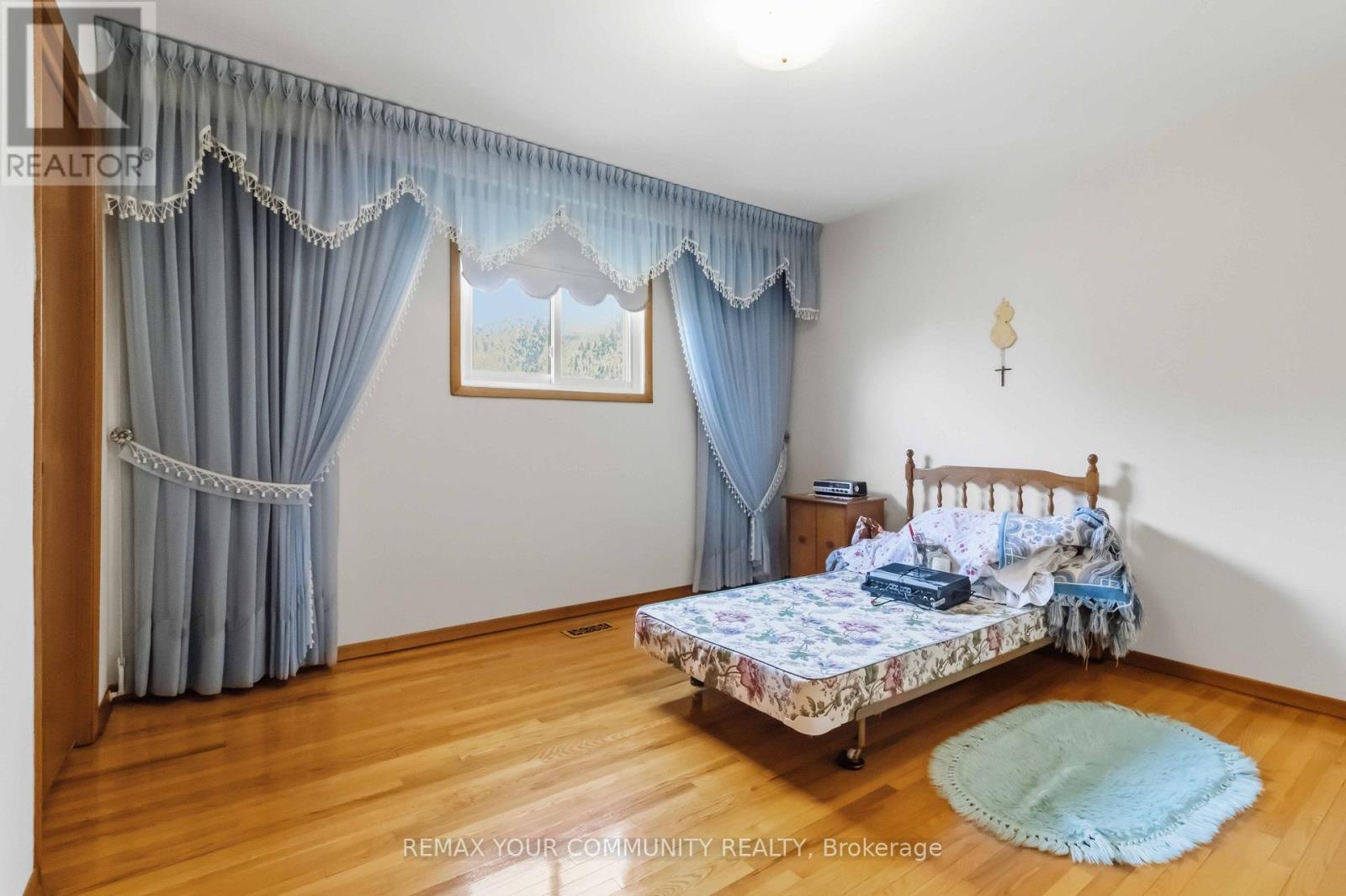 17 Harris Crescent, Vaughan, ON - Indoor Photo Showing Bedroom