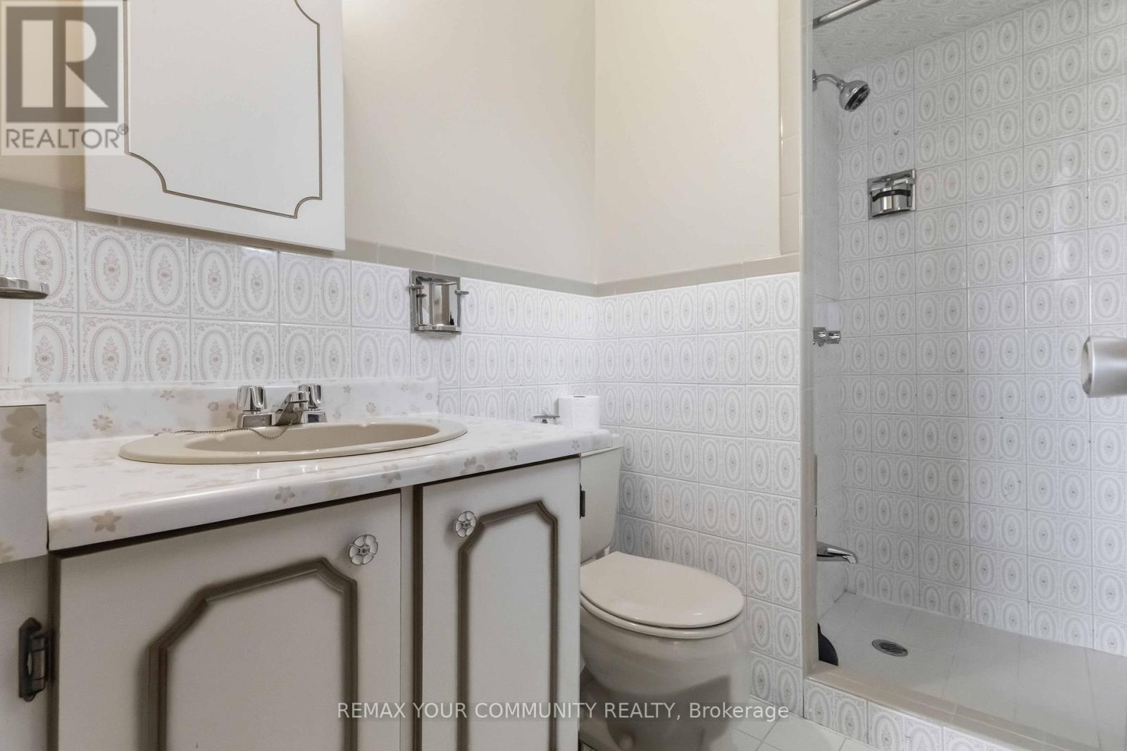 17 Harris Crescent, Vaughan, ON - Indoor Photo Showing Bathroom