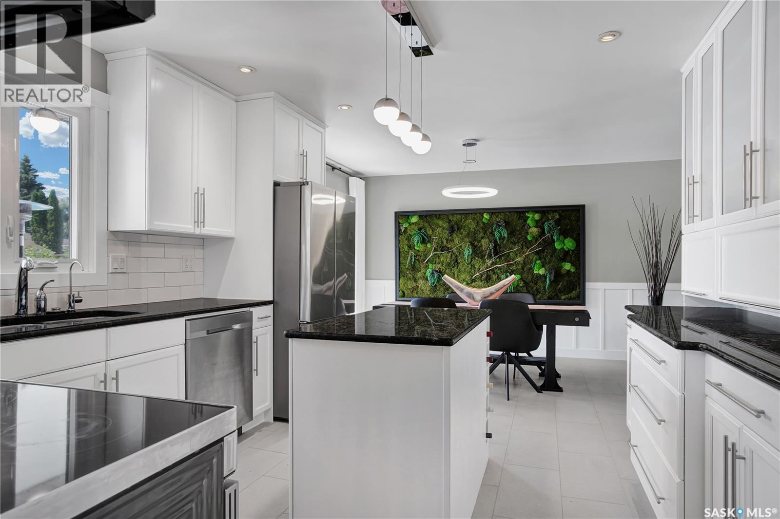 217 Mount Allison Crescent, Saskatoon, SK - Indoor Photo Showing Kitchen With Upgraded Kitchen