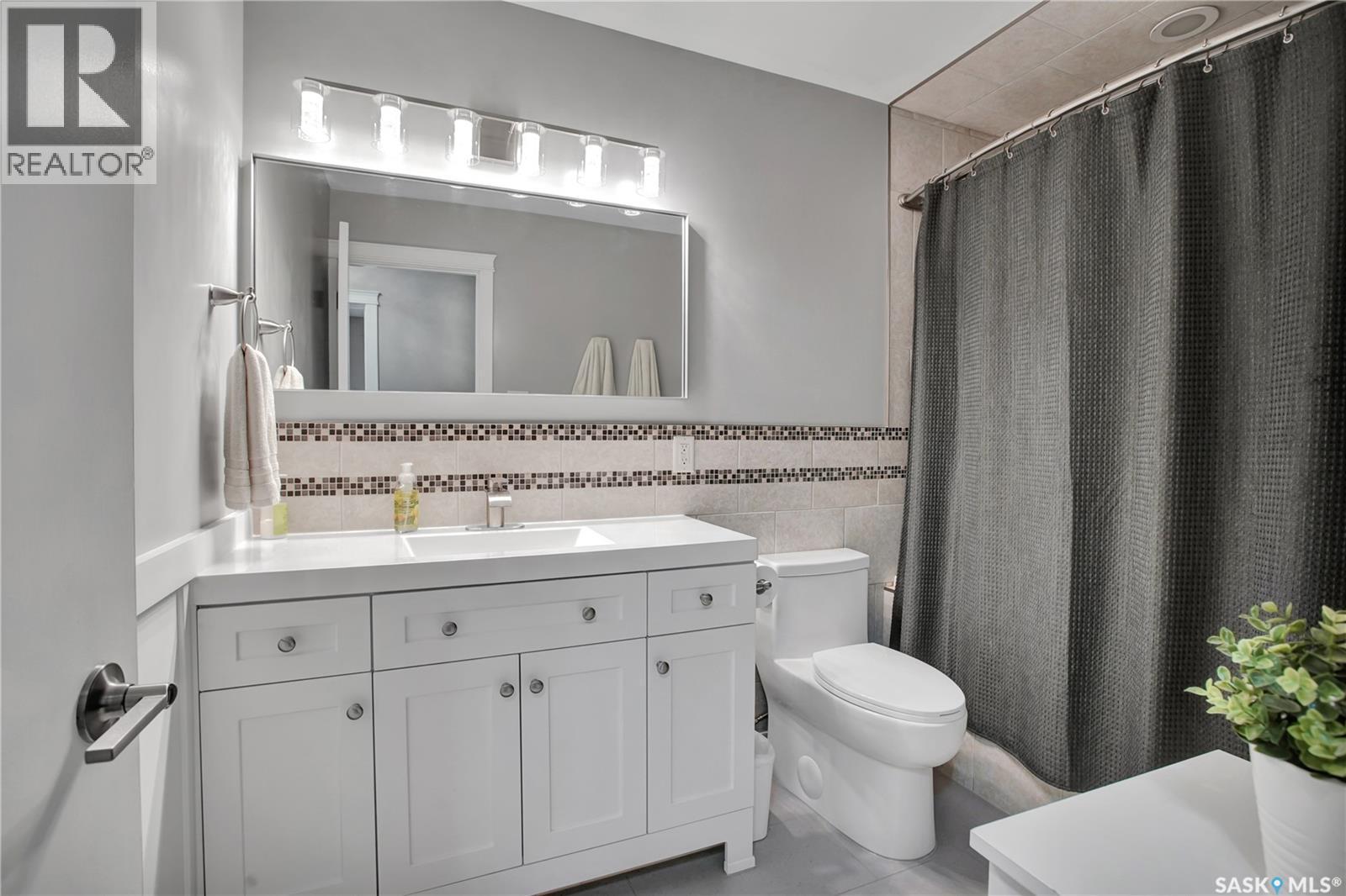 217 Mount Allison Crescent, Saskatoon, SK - Indoor Photo Showing Bathroom