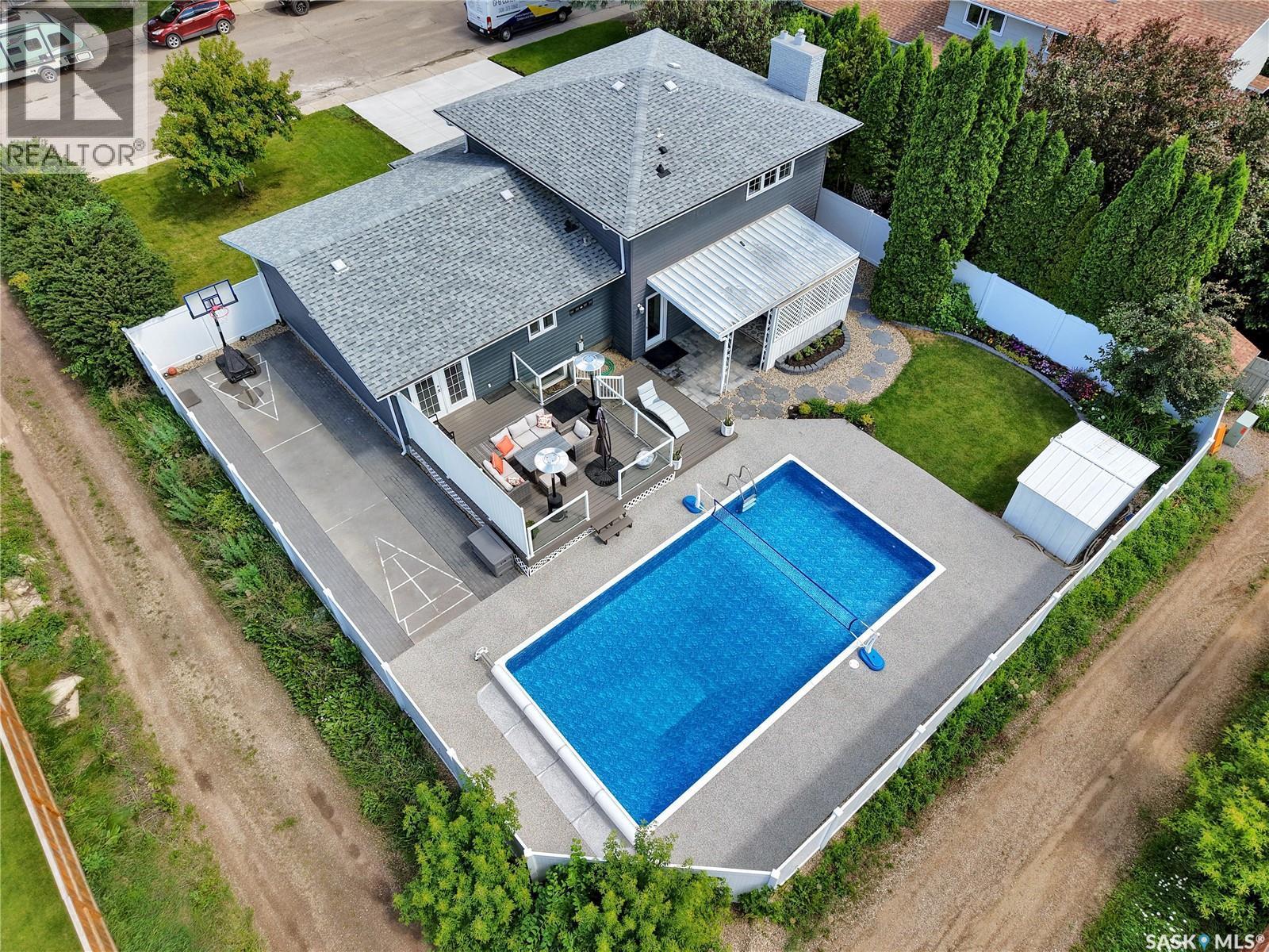 217 Mount Allison Crescent, Saskatoon, SK - Outdoor With In Ground Pool With Deck Patio Veranda