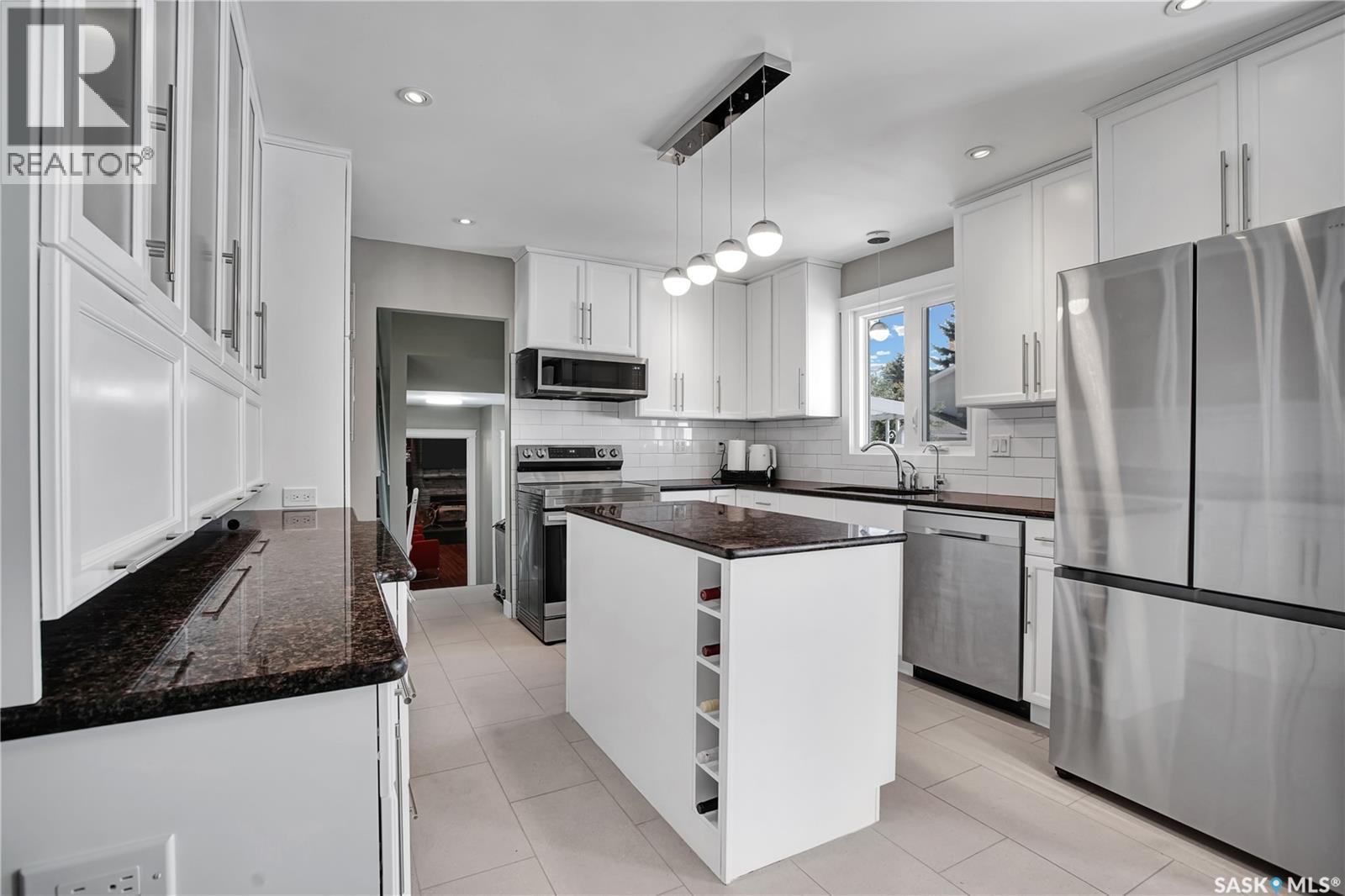 217 Mount Allison Crescent, Saskatoon, SK - Indoor Photo Showing Kitchen With Stainless Steel Kitchen With Upgraded Kitchen
