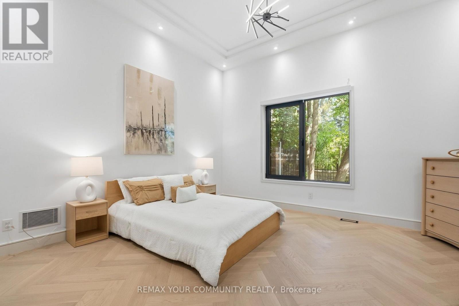 35 Riverside Boulevard, Vaughan, ON - Indoor Photo Showing Bedroom