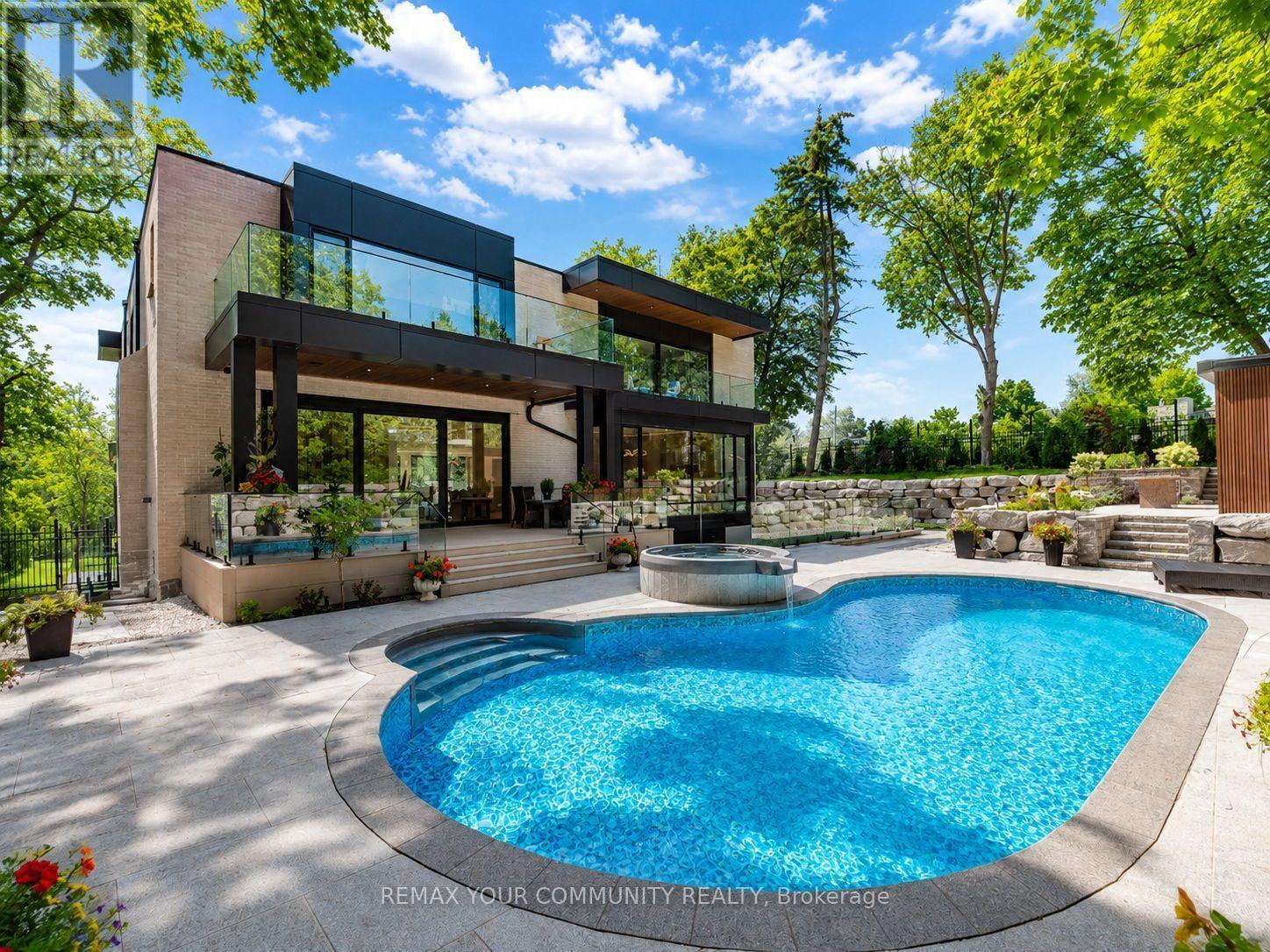35 Riverside Boulevard, Vaughan, ON - Outdoor With In Ground Pool