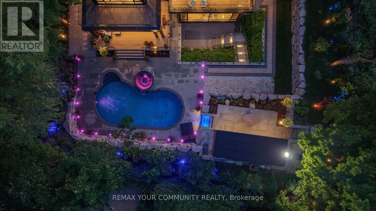 35 Riverside Boulevard, Vaughan, ON - Outdoor With In Ground Pool