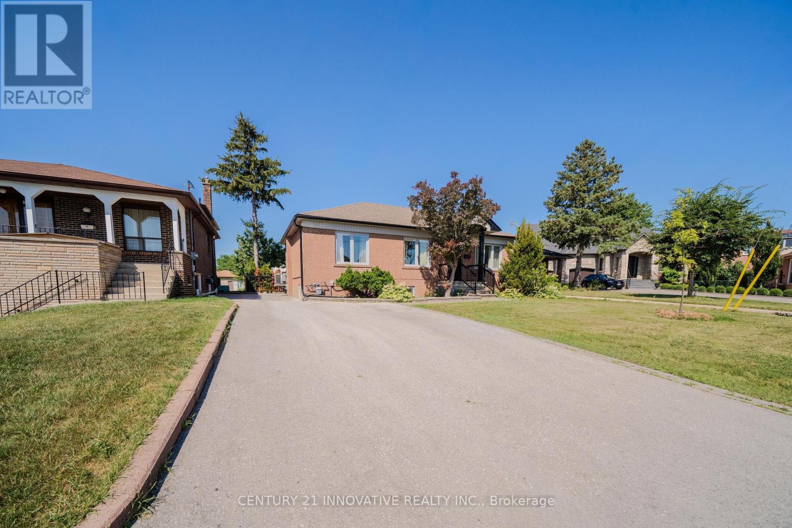60 Dorking Crescent, Toronto, ON - Outdoor With Facade